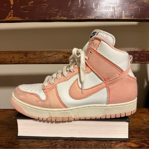 NIKE Women's Dunk High 1985 Hi Top Sneakers Arctic Orange White Basketball Shoes - Picture 3 of 14